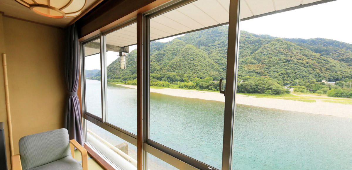 Photo:image of Riverside Japanese-Style Room<br><span>(Smoking)</span>